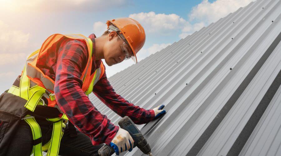 Professional Emergency Roof Repairs services in Manistique, MI